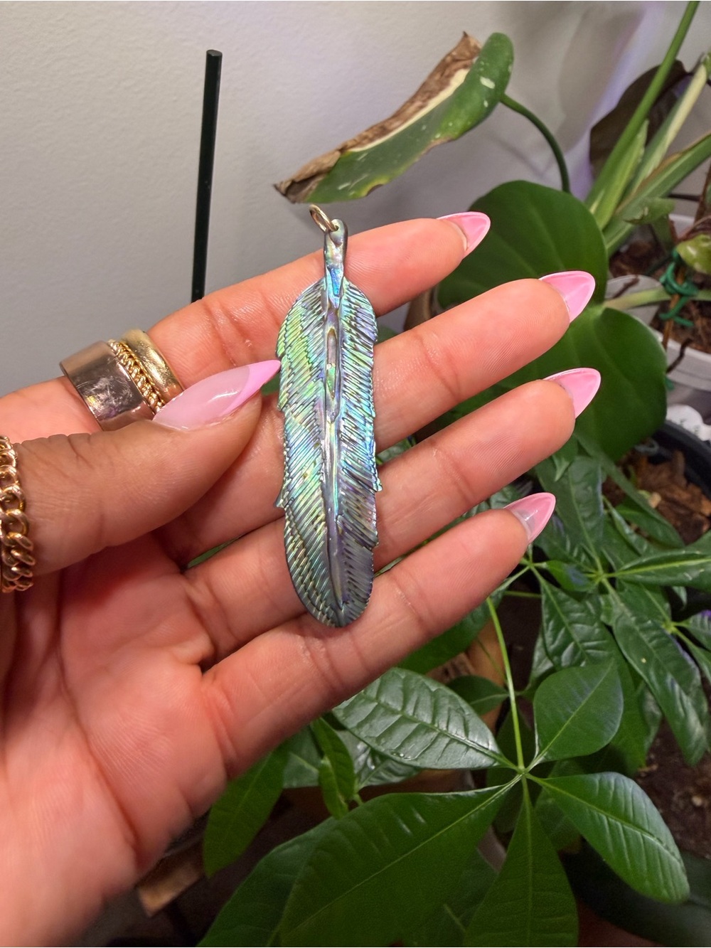 Iridescent Feather Pendant Necklace - Women Jewelry